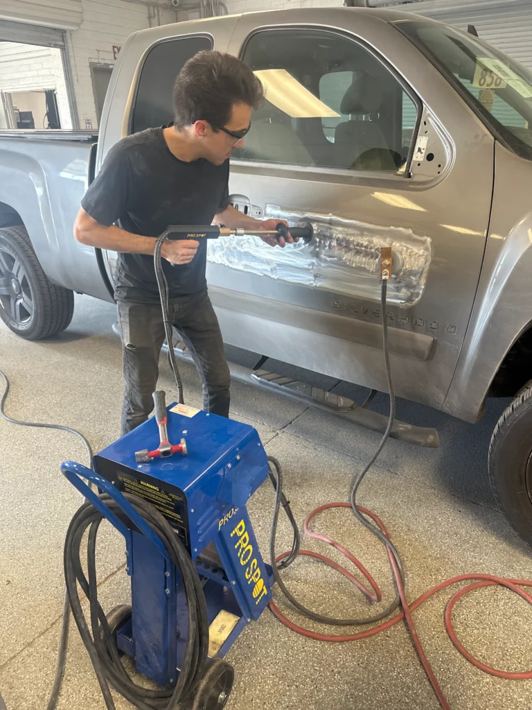 technician at auto body shop in phoenix
